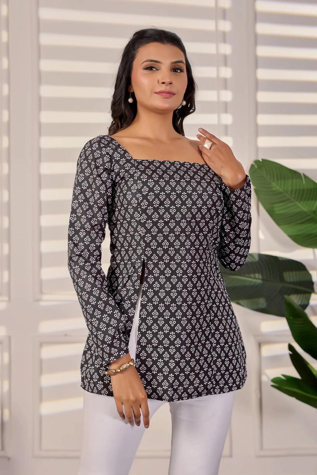 Zoya Black Printed Short Kurti for Women – Cotton, Square Neck, Front Slit, Stylish Daily Wear Top