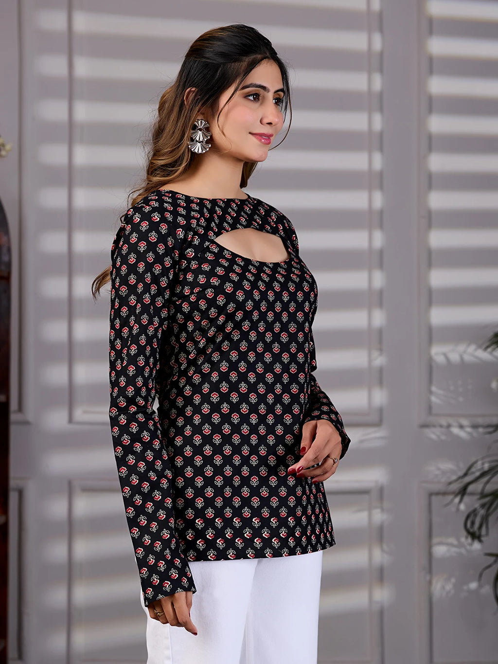 Nayra Black Cotton Back Tie-Up Kurti